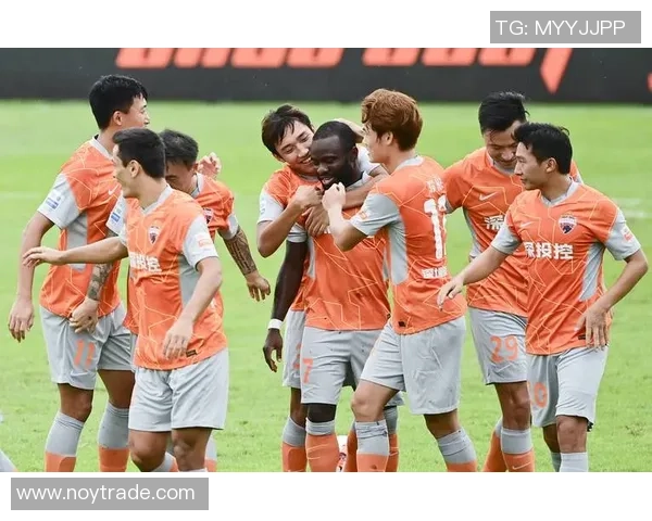 深圳足球队在城市联赛中的默契配合与战术分析探讨